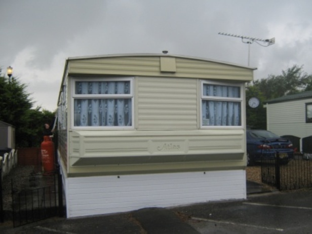 Slide 6 At OIP Leisure in Ossett. Suppliers and fitters of Caravan, Mobile Home and Portable Building Double Glazing and Windows.
We also supply odd leg windows, air conditioning, Static Caravan Central Heating and tiled pitched roofs

 

